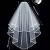Voile de mariée blanc transparent, longueur cathédrale et bandeau assorti, sur fond noir.