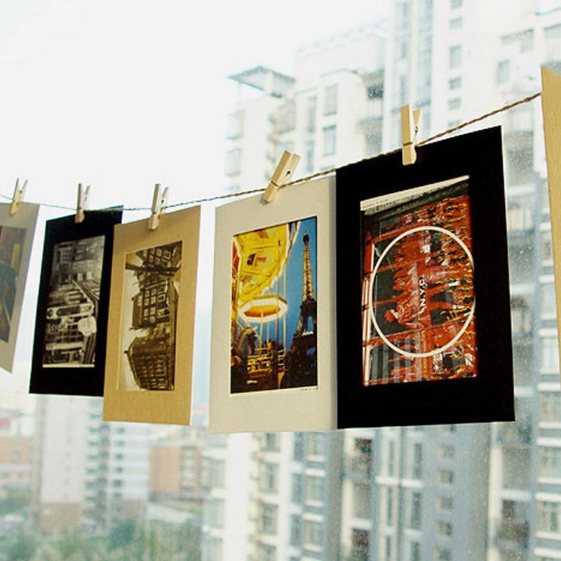 Juego de marcos de fotos DIY con fotografías colgadas de una cuerda contra un fondo desenfocado de la silueta de una ciudad.