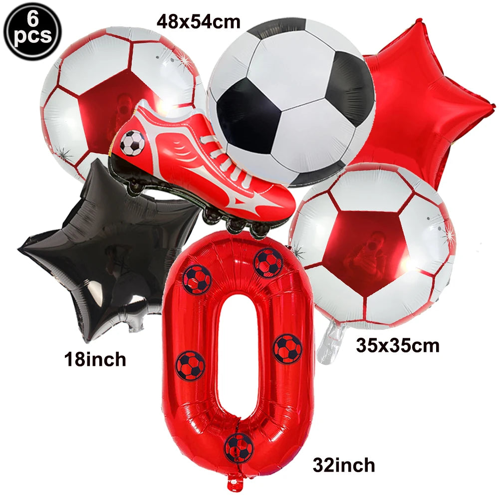 Un set de six ballons de football rouges et blancs, incluant un ballon, une étoile et un ballon avec le chiffre zéro.