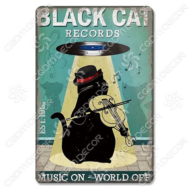 Décor mural en métal vintage représentant la silhouette d'un chat jouant du violon sur un disque