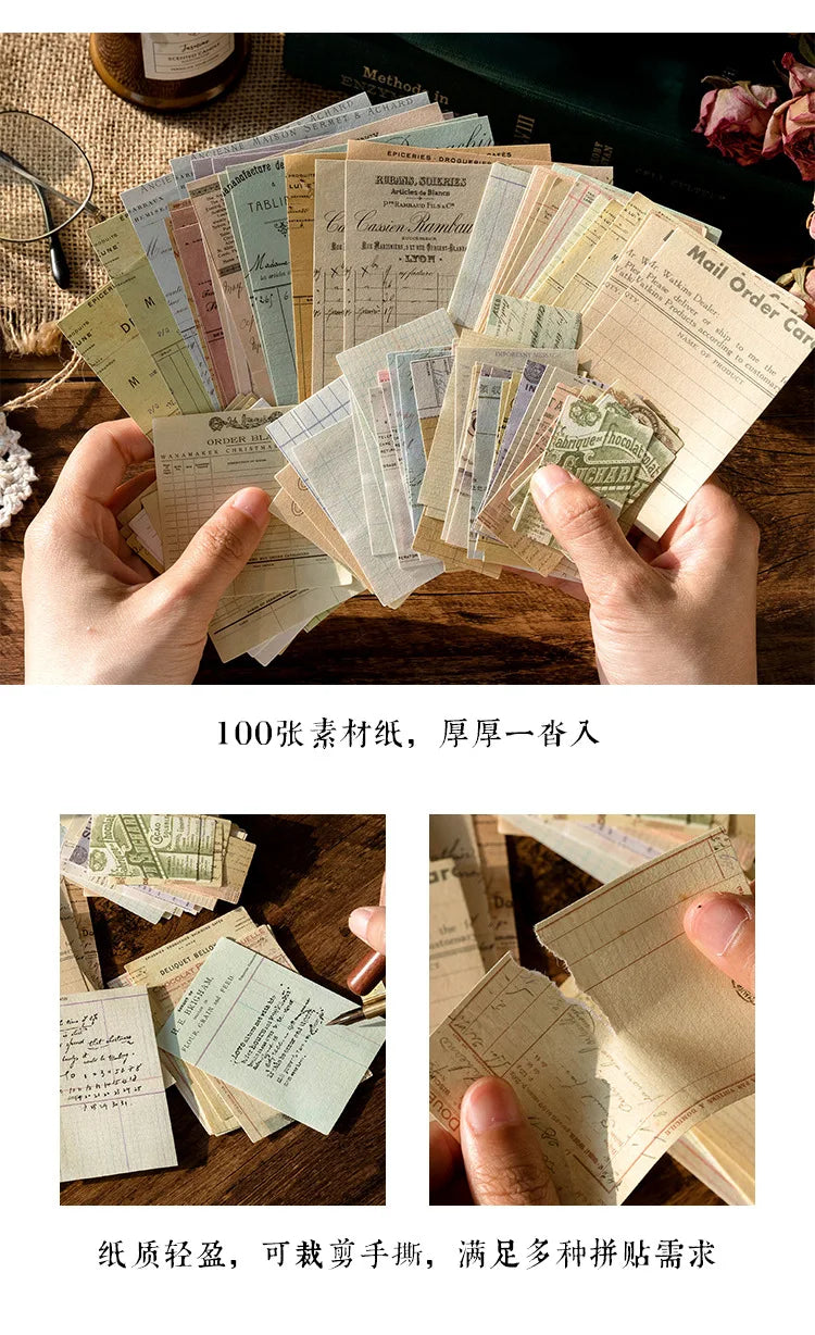 Des feuilles de papier de journaux et de documents anciens et vintage sont tenues dans les mains.