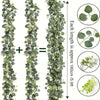 Trois brins verticaux de guirlande d'eucalyptus artificiel montrant diverses tailles et textures de feuilles.