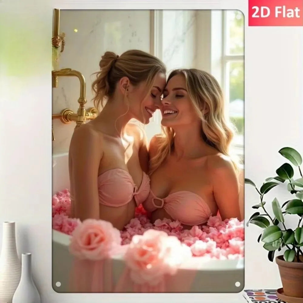 Deux femmes en hauts roses s'étreignent et s'embrassent dans un intérieur lumineux et doux.