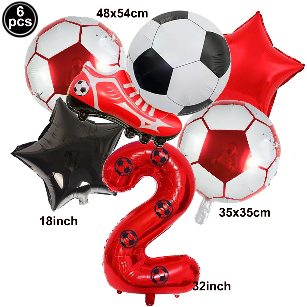 Un set de six ballons de soccer rouges et noirs, incluant un ballon, des étoiles et de grands chiffres.