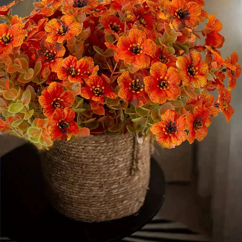 Un bouquet de fleurs d'automne et d'Halloween artificielles aux tons orange et jaune vibrants