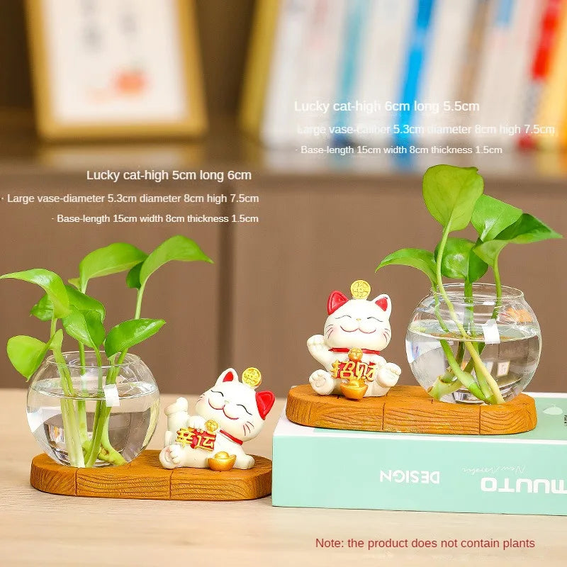 Mini resin desk ornament featuring a green ivy plant and a white lucky cat in a clear glass vase