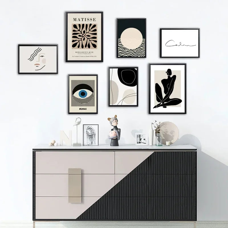 Elegant Wooden Picture Frame with Artistic Canvas Print
