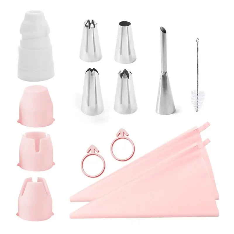 Un juego de boquillas para decorar pasteles de acero inoxidable y una espátula de silicona rosa para glasear