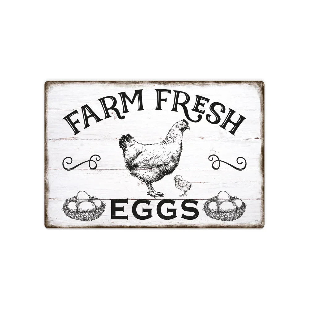 Rustige Holztafel mit dem Text FARM FRESH und einer Hühner-Silhouette über dem Wort EIER