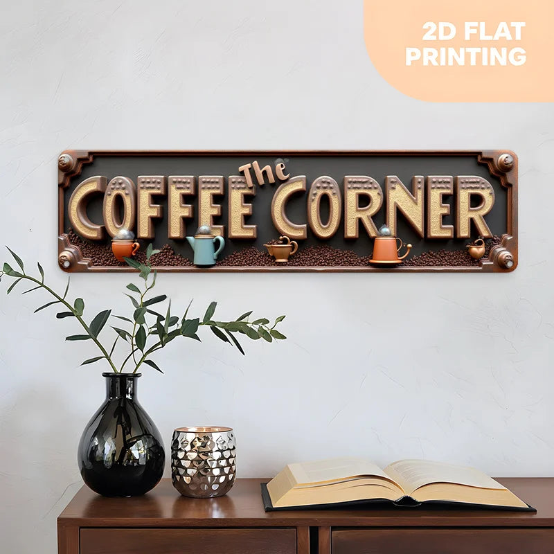 Vintage-Metallwandtafel mit dem Schriftzug "The Coffee Corner" und kleinen Metalltassen und Teekannen.