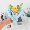 باقة من زهور الشمس الصناعية المنسوجة صفراء مع أوراق خضراء ملفوفة بورق أزرق فاتح