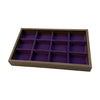 Boîte de rangement en bois pour bijoux avec insert velours violet à motif en grille.