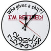 Humorvolle Holz-Novelty-Wanduhr mit der Zeit und dem Text „Wer kümmert sich? Ich bin in Rente!“