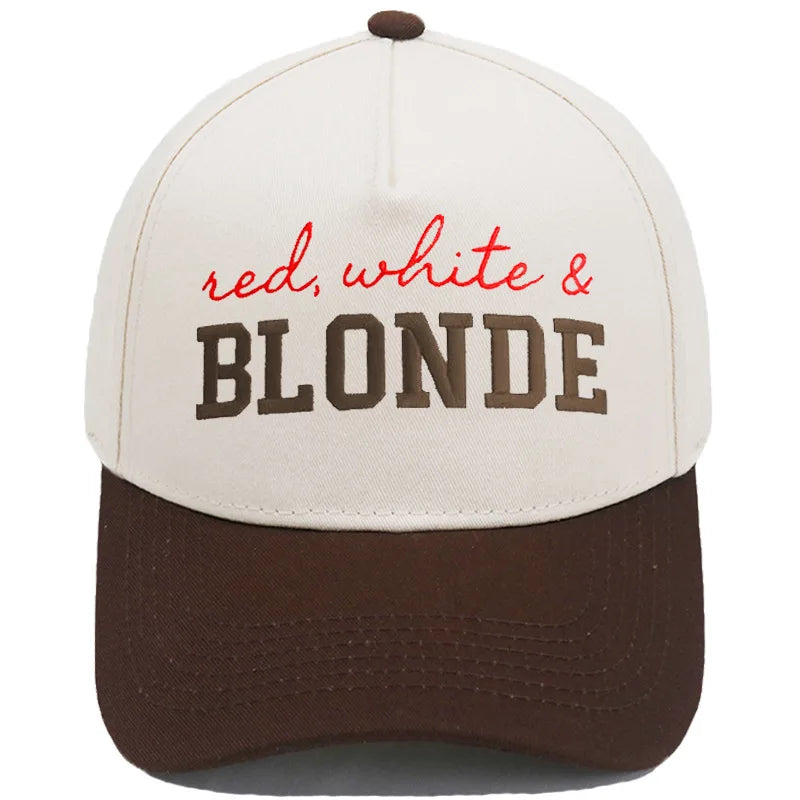 Casquette de style camion beige brodée avec texte marron indiquant rouge blanc et BLONDE