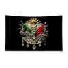 Schwarze Banner mit goldenem Emblem, grüner und roter Flagge, gekreuzten Schwertern und Dekoration