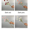 Cuatro variaciones de flores artificiales de crisantemo y diente de león en rojo oscuro, rosa oscuro, rosa claro y blanco.