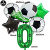 Un ensemble de six ballons à thème de football et un grand ballon en forme de lettre O pour la décoration.