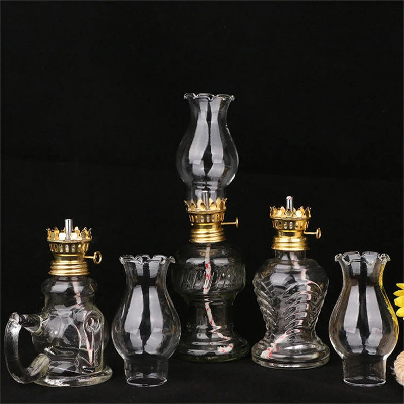 Classic Glass Oil Lamp – Vintage Portable Lantern for Indoor & Outdoor Decor