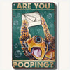 Vintage Metall-Badezimmerwandtafel mit karikierter, lächelnder Gesichts und dem Text: ARE YOU POOPING?