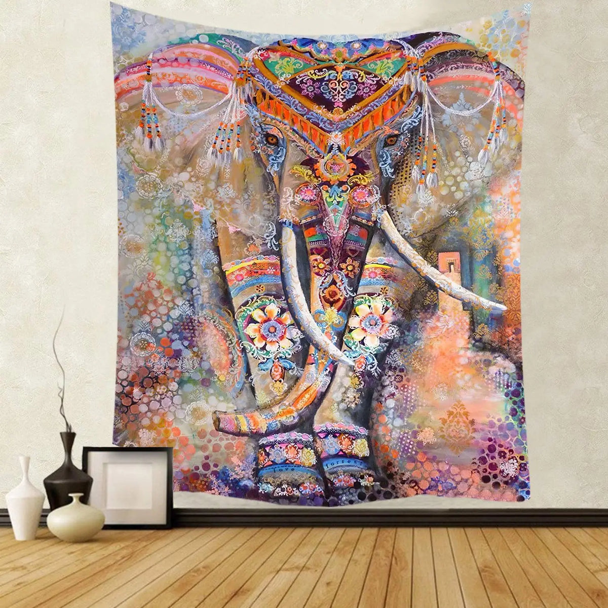 Lebhaftes Boho-Mandala Wandteppich mit Elefantenkopfdesign in satten Farben und komplexen Mustern.