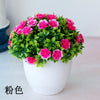 Un bouquet vibrant de fleurs artificielles roses et magenta dans un pot blanc.
