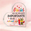 A clear acrylic heart plaque with the text Gracias por ser una parte importante de mi aprendizaje and a bee design.