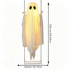 Décoration fantôme suspendue avec un corps en tissu blanc transparent et une lumière luminescente, suspendu par une corde.