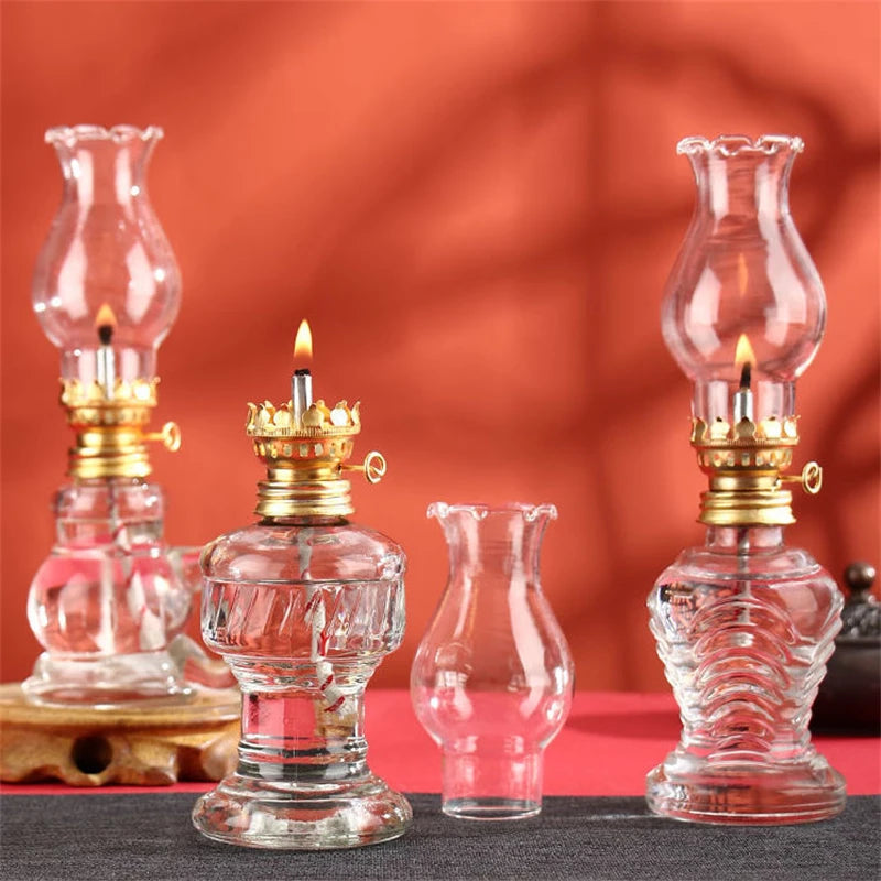 Classic Glass Oil Lamp – Vintage Portable Lantern for Indoor & Outdoor Decor