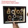 Schwarze Displaybox mit zehn Mini-Fotoframes, acht zufälligen Figuren und Lichtern.
