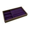 Boîte de rangement pour bijoux en bois rectangulaire avec des séparateurs en velours violet et une structure en bois foncé.