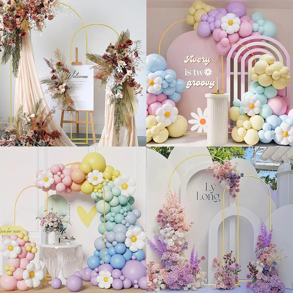 Elegante Metallbogenständer mit Pastellballons und Blumenarrangements als Party-Hintergrund
