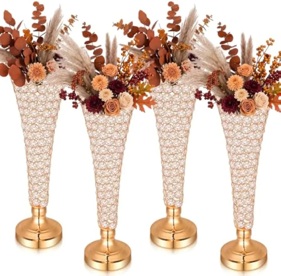 Goldkristallene hohe Vase mit getrockneten Blumenarrangements als Mittelstück