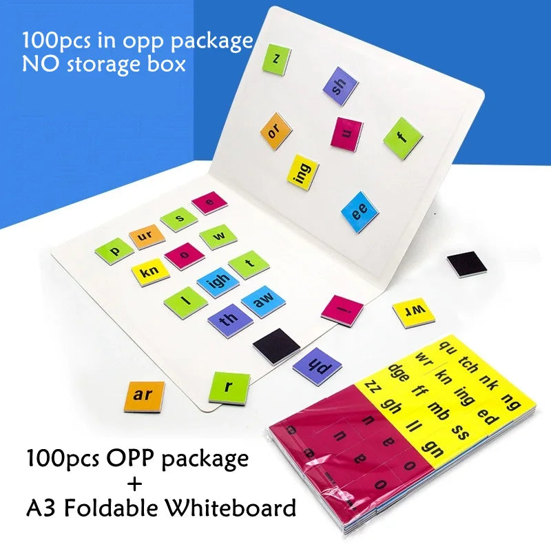 Un juego de 100 tiles magnéticas de fonética en paquete OPP más una pizarra plegable A3.