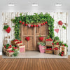 Rustiger Holz-Hintergrund mit grünen Ranken und roten Erdbeeren für eine Erdbeerparty.