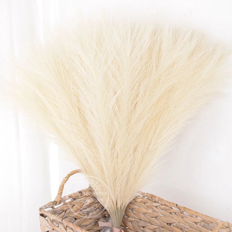 Un paquete de pampas artificial color beige claro para decoración del hogar
