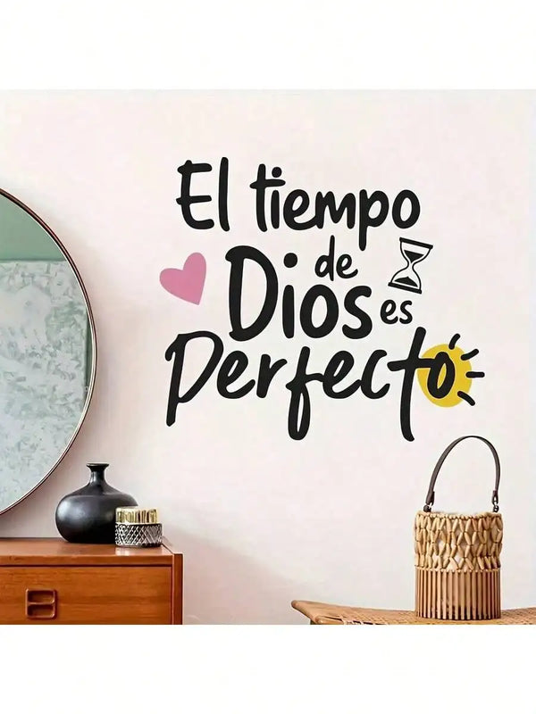 A black inspirational quote on a white wall reads El tiempo de Dios es perfecto with a heart and an hourglass.