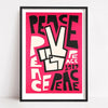 Una pieza de arte enmarcada con la palabra PAZ en letras negras y rosas en negrita, con un elemento de diseño gráfico y la ye