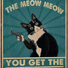 Vintage-Schild mit schwarzer, aggressiver Katze und dem Text: 'Du spielst mit der Miaw, du bekommst das Mau!'}