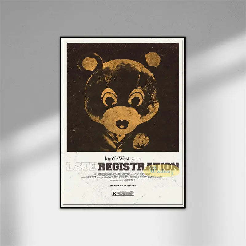 Póster con rostro de oso estilizado y texto 'Late Registration' e información del artista.