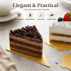 Plateaux à gâteaux élégants et pratiques avec poignées, à côté d'un gâteau en couches au chocolat tranché.