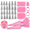 Un juego de 33 boquillas para decorar pasteles de acero inoxidable y tapetes de silicona rosa con un lazo de cinta rosa.
