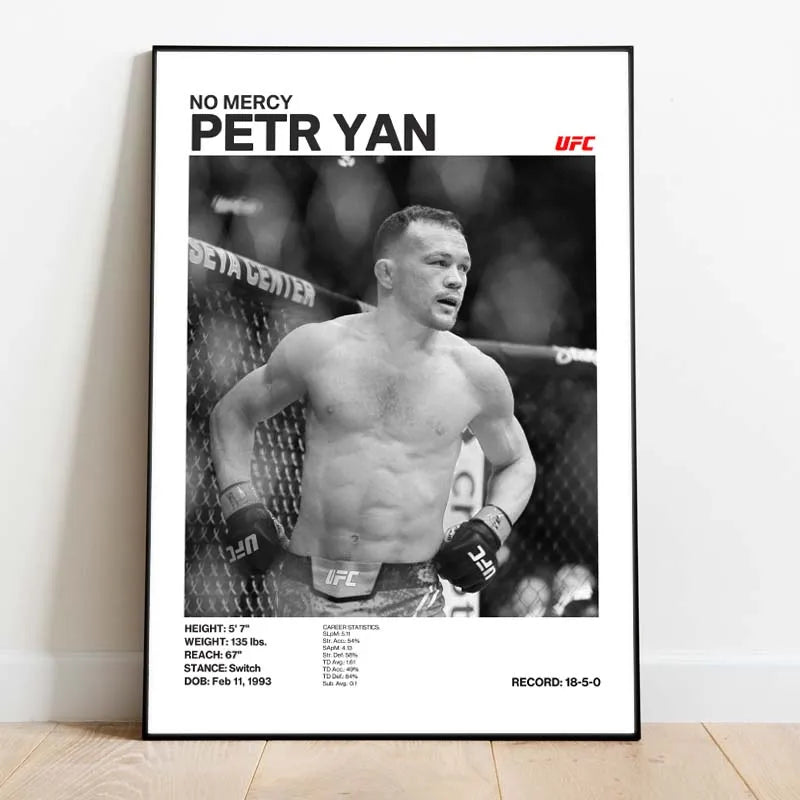 Foto en blanco y negro de Petr Yan con texto encima, impresión de arte para pared
