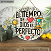 A 2D flat wooden plaque featuring the inspirational Spanish quote El tiempo de Dios es perfecto, surrounded by sun and heart 