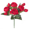 Ein Strauß künstlicher roter Rosen und Pfingstrosen mit grünen Blättern