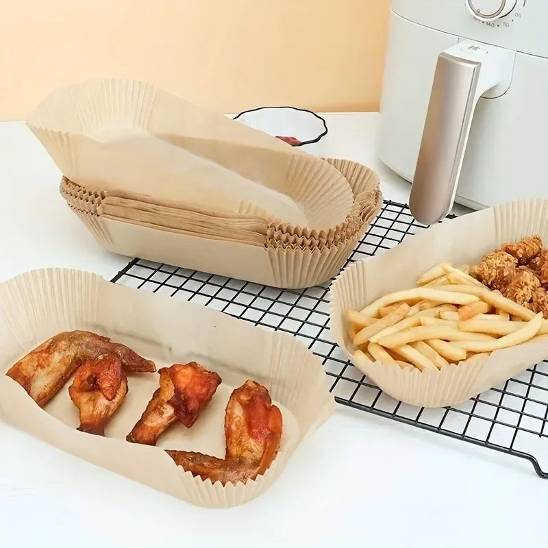 Serviettes en papier rectangulaires extra-larges pour friteuse à air, exposées sur un grille métallique noire.
