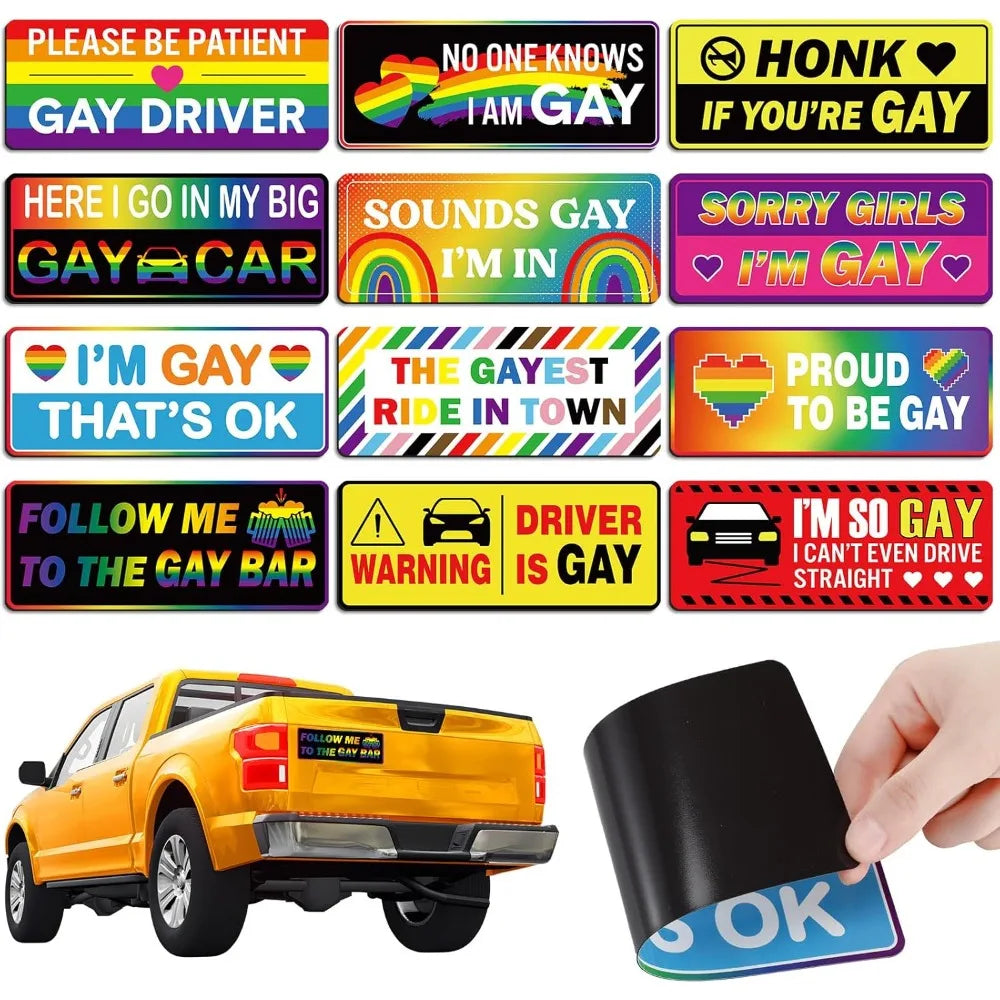 Collection de décalcomanies magnétiques arc-en-ciel avec diverses phrases comme "Je suis gay" et "conducteur gay" pour voitur