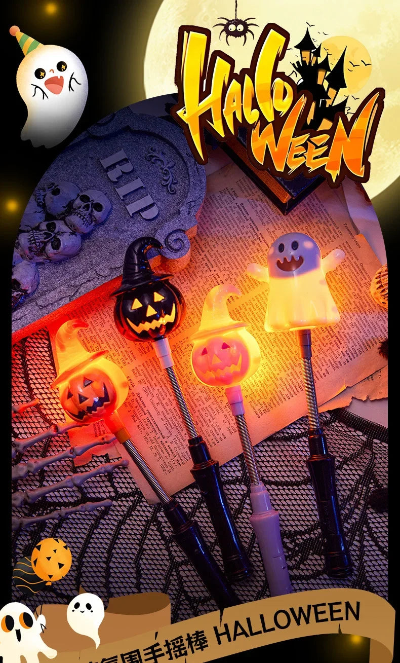 Collection de bâtons et lanternes d'Halloween lumineux avec une lune et des éléments effrayants en arrière-plan.