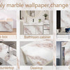 Varios papeles tapiz de vinilo de mármol y artículos decorativos, incluyendo una caja de pañuelos, gabinete de baño, encimera