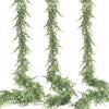Une guirlande artificielle d'eucalyptus longue et effilée de couleur vert sourd.