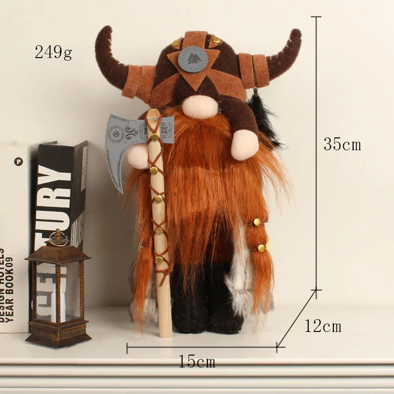 Estatua de jardín vikinga artesanal con cuernos marrones, barba naranja y botas negras.